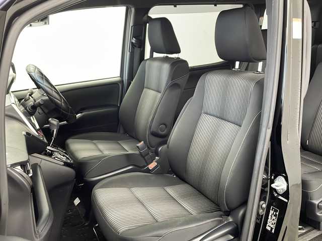 トヨタ ノア Si 兵庫県 2017(平29)年 7.8万km ブラック ・純正9インチナビ/Bluetooth/CD/DVD/TV/・バックカメラ/・ビルトインETC/・前方ドライブレコーダー/・ステアリングスイッチ/・クルーズコントロール/・トヨタセーフティセンス/・レーンキープアシスト/・プリクラッシュセーフティ/・アイドリングストップ/・純正フリップダウンモニター/・両側パワースライドドア/・MTモード付AT/・純正フロアマット/・ウォークスルー/・LEDオートライト/・オートマチックハイビーム/・スマートキー/・純正16インチアルミホイール/・ハンドルカバー/・二列目サンシェード