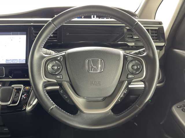 ホンダ ステップワゴン スパーダ eHEV G EXホンダS 神奈川県 2020(令2)年 6.8万km プラチナホワイトパール 純正10型メモリナビゲーション【VXM-207Wi】/フルセグ　CD　Bluetooth　HDMI　USB　SD　Applecarplay　/純正後席フリップダウンモニター/バックカメラ/両側電動スライドドア/ブラックスタイル/ホンダセンシング/アダブティブクルーズコントロール/CMBS衝突軽減ブレーキ/誤発進抑制機能/LKAS車線維持支援システム/標識認識機能/先行車発進お知らせ機能/歩行者事故低減ステアリング/路外逸脱抑制機能/アイドリングストップ/革巻きステアリング/合皮コンビレザーシート/前席シートヒーター/純正前方ドライブレコーダー/純正ビルトインETC/シートリフター/ECON/プッシュスタート/スマートキー/LEDヘッドライト/LEDフロントフォグランプ/オートライト/純正16インチアルミホイール/純正サイド/リアスポイラー/電動パーキングブレーキ/ブレーキオートホールド/電格ウインカーミラー/スペアキー