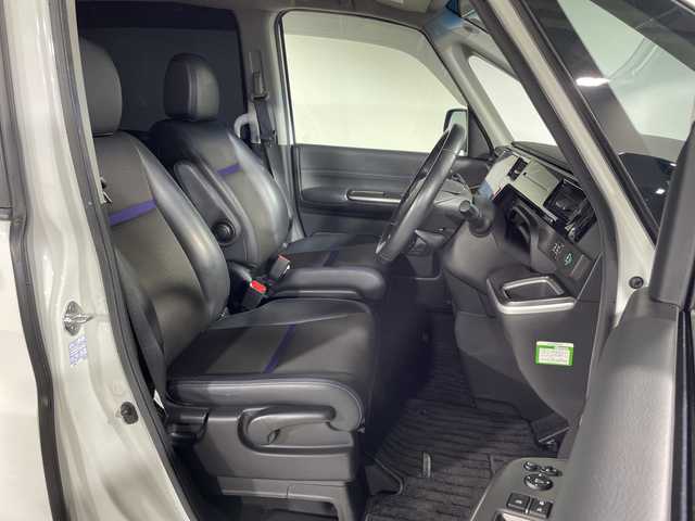 ホンダ ステップワゴン スパーダ eHEV G EXホンダS 神奈川県 2020(令2)年 6.8万km プラチナホワイトパール 純正10型メモリナビゲーション【VXM-207Wi】/フルセグ　CD　Bluetooth　HDMI　USB　SD　Applecarplay　/純正後席フリップダウンモニター/バックカメラ/両側電動スライドドア/ブラックスタイル/ホンダセンシング/アダブティブクルーズコントロール/CMBS衝突軽減ブレーキ/誤発進抑制機能/LKAS車線維持支援システム/標識認識機能/先行車発進お知らせ機能/歩行者事故低減ステアリング/路外逸脱抑制機能/アイドリングストップ/革巻きステアリング/合皮コンビレザーシート/前席シートヒーター/純正前方ドライブレコーダー/純正ビルトインETC/シートリフター/ECON/プッシュスタート/スマートキー/LEDヘッドライト/LEDフロントフォグランプ/オートライト/純正16インチアルミホイール/純正サイド/リアスポイラー/電動パーキングブレーキ/ブレーキオートホールド/電格ウインカーミラー/スペアキー