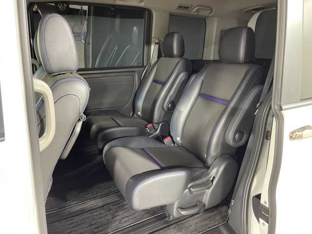 ホンダ ステップワゴン スパーダ eHEV G EXホンダS 神奈川県 2020(令2)年 6.8万km プラチナホワイトパール 純正10型メモリナビゲーション【VXM-207Wi】/フルセグ　CD　Bluetooth　HDMI　USB　SD　Applecarplay　/純正後席フリップダウンモニター/バックカメラ/両側電動スライドドア/ブラックスタイル/ホンダセンシング/アダブティブクルーズコントロール/CMBS衝突軽減ブレーキ/誤発進抑制機能/LKAS車線維持支援システム/標識認識機能/先行車発進お知らせ機能/歩行者事故低減ステアリング/路外逸脱抑制機能/アイドリングストップ/革巻きステアリング/合皮コンビレザーシート/前席シートヒーター/純正前方ドライブレコーダー/純正ビルトインETC/シートリフター/ECON/プッシュスタート/スマートキー/LEDヘッドライト/LEDフロントフォグランプ/オートライト/純正16インチアルミホイール/純正サイド/リアスポイラー/電動パーキングブレーキ/ブレーキオートホールド/電格ウインカーミラー/スペアキー