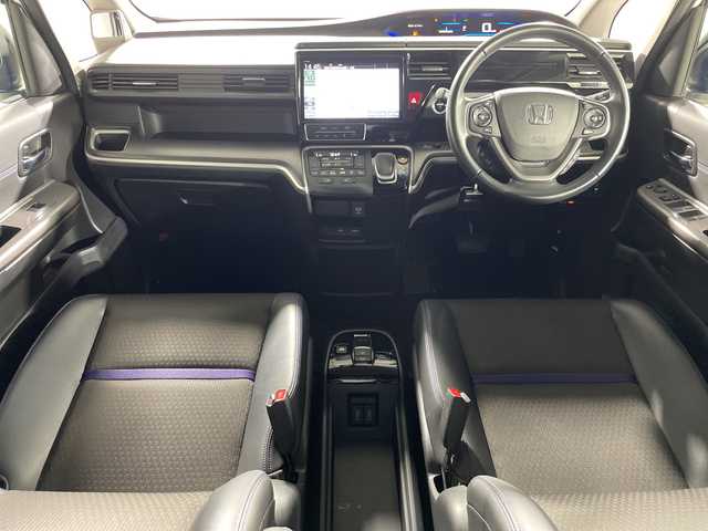 ホンダ ステップワゴン スパーダ eHEV G EXホンダS 神奈川県 2020(令2)年 6.8万km プラチナホワイトパール 純正10型メモリナビゲーション【VXM-207Wi】/フルセグ　CD　Bluetooth　HDMI　USB　SD　Applecarplay　/純正後席フリップダウンモニター/バックカメラ/両側電動スライドドア/ブラックスタイル/ホンダセンシング/アダブティブクルーズコントロール/CMBS衝突軽減ブレーキ/誤発進抑制機能/LKAS車線維持支援システム/標識認識機能/先行車発進お知らせ機能/歩行者事故低減ステアリング/路外逸脱抑制機能/アイドリングストップ/革巻きステアリング/合皮コンビレザーシート/前席シートヒーター/純正前方ドライブレコーダー/純正ビルトインETC/シートリフター/ECON/プッシュスタート/スマートキー/LEDヘッドライト/LEDフロントフォグランプ/オートライト/純正16インチアルミホイール/純正サイド/リアスポイラー/電動パーキングブレーキ/ブレーキオートホールド/電格ウインカーミラー/スペアキー