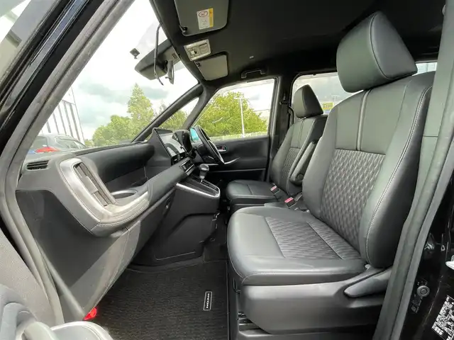 トヨタ ノア S－Z 大阪府 2022(令4)年 1.1万km アティチュードブラックマイカ 純正１０．５インチナビ　/ＥＴＣ２．０　/ドライブレコーダー（前後）　/両側パワースライドドア　/シートヒーター　/純正１７インチアルミホイール　/ＬＥＤヘッドランプ　/フルセグＴＶ　/クルーズコントロール/ユニバーサルステップ