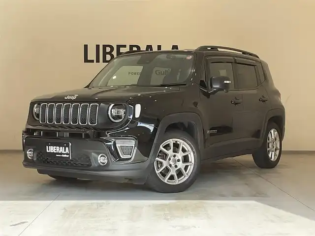 クライスラー・ジープ ジープ レネゲード リミテッド 熊本県 2020(令2)年 1.1万km ブラック ・ワンオーナー/・スマートキー/・プッシュスタート/・自動緊急ブレーキ/・レーンセンス/・パークセンス/・ブラインドスポットモニター/・アダプティブヘッドライト/・クルーズコントロール(追従式)/・黒革シート/・前席パワーシート/・前席シートヒーター /・ハンドルヒーター /・純正メモリナビ/　【BT・USB・AUX・AppleCarPlay・AndroidAuto】/・フルセグTV/・バックカメラ/・ETC/・ドライブレコーダー(前後録画)/・LEDヘッドランプ/・LEDフォグランプ/・純正マット/・純正バイザー