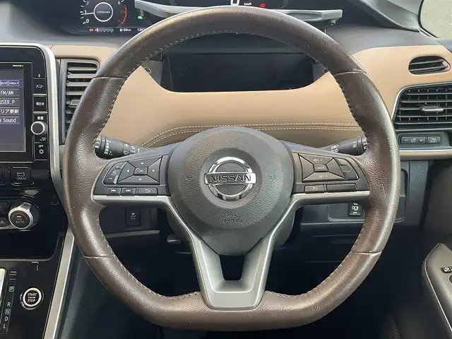 日産 セレナ ハイウェイスター 秋田県 2017(平29)年 13.9万km インペリアルアンバーP (株)IDOMが運営する【じしゃロン秋田店】の自社ローン専用車両になりますこちらは現金またはオートローンご利用時の価格です。自社ローンご希望の方は別途その旨お申付け下さい/エマージェンシーブレーキ/セーフティパックA/踏み間違い衝突防止アシスト/インテリジェントパーキングアシスト/アラウンドビューモニター/フロント＆バックソナー/ふらつき警報/進入禁止標識検知/ステアリングスイッチ/サイド、カーテンエアバッグ/純正SDナビ【CD/DVD/Blu-ray/SD/Bluetooth/HDMI/iPod/Apple CarPlay/android auto】/フリップダウンモニター/バックカメラ/フルセグTV/ハンズフリーオートスライドドア/クルーズコントロール/LEDヘッドライト