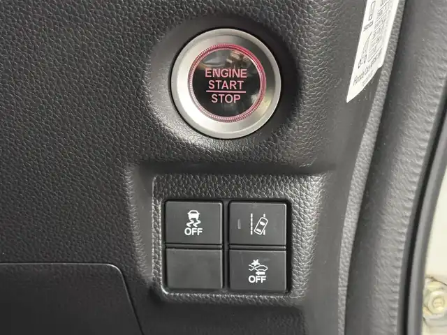 ホンダ Ｎ ＢＯＸ カスタム G L ターボ ホンダセンシング 三重県 2018(平30)年 4.7万km プレミアムホワイトパールⅡ ガソリン・ターボ/FF/MTモード付インパネCVT/純正 7インチナビ VXM-184VFi/（CD/DVD/FM/AM/TV/iPod/SD/USB/Bluetooth/AUX）/バックカメラ/両側パワースライドドア/ドライブレコーダー 前方/ビルトイン ETC/Honda SENSING/・衝突軽減ブレーキ［CMBS］/・車線維持支援システム［LKAS］/・アダプティブクルーズコントロール/・路外逸脱抑制機能/・標識認識機能/・先行車発進お知らせ機能/・VSA（ABS＆TRC＆横すべり抑制）/など/装備/・ハーフレザーシート/・オートエアコン/・オートライト/・LEDヘッドライト＆フロントフォグライト/・ステアリングスイッチ/・パドルシフト/・充電用USBジャック（2.5A急速充電対応）2ヶ＋入力用USBジャック1ヶ/・純正15inAW/・プッシュスタート/・スマートキーx1/など