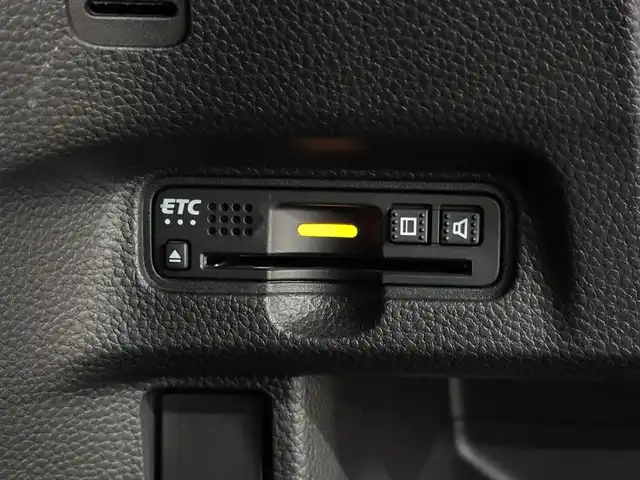 ホンダ Ｎ ＢＯＸ カスタム G L ターボ ホンダセンシング 三重県 2018(平30)年 4.7万km プレミアムホワイトパールⅡ ガソリン・ターボ/FF/MTモード付インパネCVT/純正 7インチナビ VXM-184VFi/（CD/DVD/FM/AM/TV/iPod/SD/USB/Bluetooth/AUX）/バックカメラ/両側パワースライドドア/ドライブレコーダー 前方/ビルトイン ETC/Honda SENSING/・衝突軽減ブレーキ［CMBS］/・車線維持支援システム［LKAS］/・アダプティブクルーズコントロール/・路外逸脱抑制機能/・標識認識機能/・先行車発進お知らせ機能/・VSA（ABS＆TRC＆横すべり抑制）/など/装備/・ハーフレザーシート/・オートエアコン/・オートライト/・LEDヘッドライト＆フロントフォグライト/・ステアリングスイッチ/・パドルシフト/・充電用USBジャック（2.5A急速充電対応）2ヶ＋入力用USBジャック1ヶ/・純正15inAW/・プッシュスタート/・スマートキーx1/など