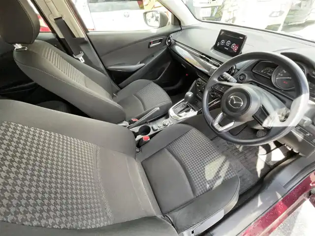 マツダ デミオ 13S 長野県 2017(平29)年 5.4万km ディープクリムゾンマイカ ４WD/スタッドレス積み込み/純正ナビ/・Bluetooth/TV/DVD/CD/AUX/社外ドライブレコーダー前方のみ/ETC/純正フロアマット/布系シート/冷房AC/純正15インチAW/HIDライト/衝突被害軽減システム/電格ミラー/W+サイドエアバッグ/ドアバイザー/スマートキー/取扱説明書