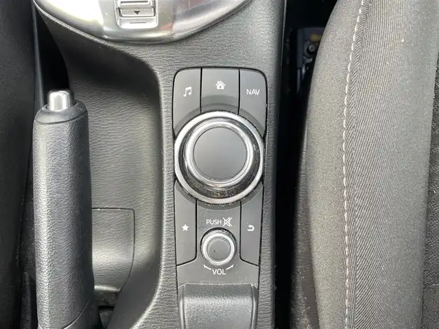 マツダ デミオ 13S 長野県 2017(平29)年 5.4万km ディープクリムゾンマイカ ４WD/スタッドレス積み込み/純正ナビ/・Bluetooth/TV/DVD/CD/AUX/社外ドライブレコーダー前方のみ/ETC/純正フロアマット/布系シート/冷房AC/純正15インチAW/HIDライト/衝突被害軽減システム/電格ミラー/W+サイドエアバッグ/ドアバイザー/スマートキー/取扱説明書