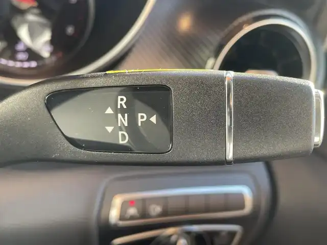 メルセデス・ベンツ Ｖ２２０ d AVG ロング AMGライン 高知県 2022(令4)年 2万km ロッククリスタルホワイト ワンオーナー/純正メモリナビ/【フルセグTV/BT】/社外CD/DVDオーディオ機器/バックカメラ/アラウンドビューモニター/ETC2.0/ドライブレコーダー/Burmesterサウンドシステム/ダブルサンルーフ/両側パワースライドドア/電動リアゲート/ルーフレール/本革レザーシート（黒）/シートヒーター/アクティブブレーキアシスト/ブラインドスポットアシスト/アテンションアシスト/レーンキープアシスト/純正フロアマット/プッシュスタート