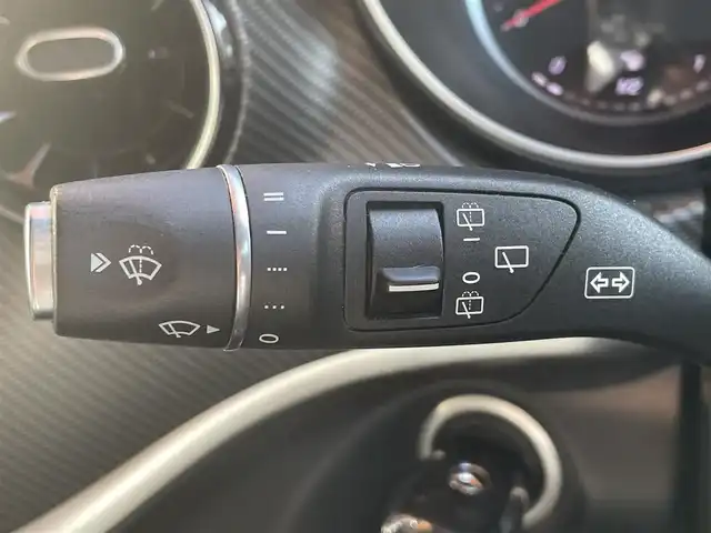 メルセデス・ベンツ Ｖ２２０ d AVG ロング AMGライン 高知県 2022(令4)年 2万km ロッククリスタルホワイト ワンオーナー/純正メモリナビ/【フルセグTV/BT】/社外CD/DVDオーディオ機器/バックカメラ/アラウンドビューモニター/ETC2.0/ドライブレコーダー/Burmesterサウンドシステム/ダブルサンルーフ/両側パワースライドドア/電動リアゲート/ルーフレール/本革レザーシート（黒）/シートヒーター/アクティブブレーキアシスト/ブラインドスポットアシスト/アテンションアシスト/レーンキープアシスト/純正フロアマット/プッシュスタート