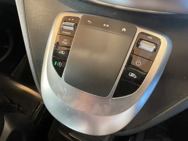 メルセデス・ベンツ Ｖ２２０ d AVG ロング AMGライン 高知県 2022(令4)年 2万km ロッククリスタルホワイト ワンオーナー/純正メモリナビ/【フルセグTV/BT】/社外CD/DVDオーディオ機器/バックカメラ/アラウンドビューモニター/ETC2.0/ドライブレコーダー/Burmesterサウンドシステム/ダブルサンルーフ/両側パワースライドドア/電動リアゲート/ルーフレール/本革レザーシート（黒）/シートヒーター/アクティブブレーキアシスト/ブラインドスポットアシスト/アテンションアシスト/レーンキープアシスト/純正フロアマット/プッシュスタート