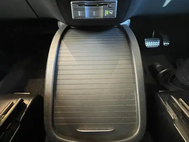 メルセデス・ベンツ Ｖ２２０ d AVG ロング AMGライン 高知県 2022(令4)年 2万km ロッククリスタルホワイト ワンオーナー/純正メモリナビ/【フルセグTV/BT】/社外CD/DVDオーディオ機器/バックカメラ/アラウンドビューモニター/ETC2.0/ドライブレコーダー/Burmesterサウンドシステム/ダブルサンルーフ/両側パワースライドドア/電動リアゲート/ルーフレール/本革レザーシート（黒）/シートヒーター/アクティブブレーキアシスト/ブラインドスポットアシスト/アテンションアシスト/レーンキープアシスト/純正フロアマット/プッシュスタート