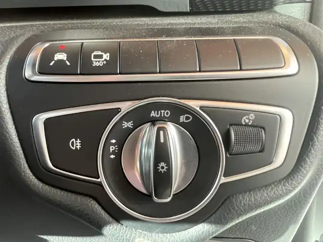 メルセデス・ベンツ Ｖ２２０ d AVG ロング AMGライン 高知県 2022(令4)年 2万km ロッククリスタルホワイト ワンオーナー/純正メモリナビ/【フルセグTV/BT】/社外CD/DVDオーディオ機器/バックカメラ/アラウンドビューモニター/ETC2.0/ドライブレコーダー/Burmesterサウンドシステム/ダブルサンルーフ/両側パワースライドドア/電動リアゲート/ルーフレール/本革レザーシート（黒）/シートヒーター/アクティブブレーキアシスト/ブラインドスポットアシスト/アテンションアシスト/レーンキープアシスト/純正フロアマット/プッシュスタート