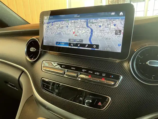 メルセデス・ベンツ Ｖ２２０ d AVG ロング AMGライン 高知県 2022(令4)年 2万km ロッククリスタルホワイト ワンオーナー/純正メモリナビ/【フルセグTV/BT】/社外CD/DVDオーディオ機器/バックカメラ/アラウンドビューモニター/ETC2.0/ドライブレコーダー/Burmesterサウンドシステム/ダブルサンルーフ/両側パワースライドドア/電動リアゲート/ルーフレール/本革レザーシート（黒）/シートヒーター/アクティブブレーキアシスト/ブラインドスポットアシスト/アテンションアシスト/レーンキープアシスト/純正フロアマット/プッシュスタート