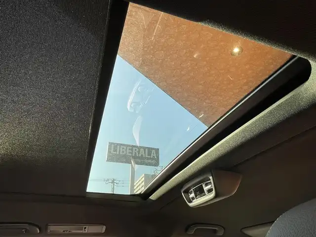 メルセデス・ベンツ Ｖ２２０ d AVG ロング AMGライン 高知県 2022(令4)年 2万km ロッククリスタルホワイト ワンオーナー/純正メモリナビ/【フルセグTV/BT】/社外CD/DVDオーディオ機器/バックカメラ/アラウンドビューモニター/ETC2.0/ドライブレコーダー/Burmesterサウンドシステム/ダブルサンルーフ/両側パワースライドドア/電動リアゲート/ルーフレール/本革レザーシート（黒）/シートヒーター/アクティブブレーキアシスト/ブラインドスポットアシスト/アテンションアシスト/レーンキープアシスト/純正フロアマット/プッシュスタート