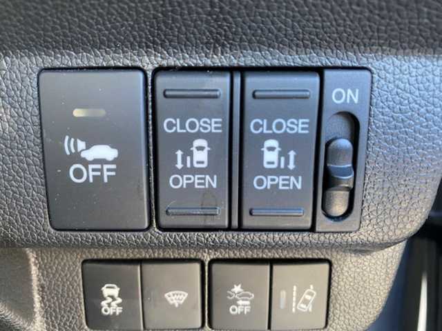 ホンダ フリード＋ ハイブリット EX 兵庫県 2018(平30)年 9.2万km ルナシルバーM 純正７型ナビ/・TV.BT.AM.FM/衝突軽減/レーダークルーズコントロール/バックカメラ/前席シートヒーター/両側パワースライドドア/前後ドラレコ/ビルトインＥＴＣ/前席ゴムマット/ドアバイザー/スペアキー×１