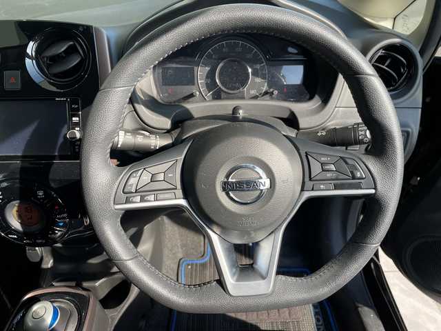 日産 ノート e－パワー メダリスト 愛知県 2019(平31)年 3万km スーパーブラック 純正ナビ/全方位カメラ/バックカメラ/レーダークルーズコントロール/インテリジェントミラー/ＥＴＣ/ドライブレコーダー/コーナーセンサー/純正アルミホイール/LEDヘッドライト/衝突軽減システム/フルセグ/CD DVD/Bluetooth/スマートキー/プッシュスタート