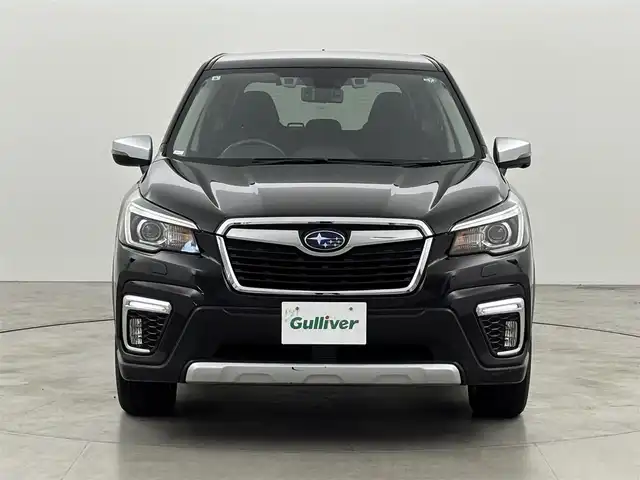 スバル フォレスター ハイブリッド アドバンス 福岡県 2020(令2)年 4.7万km クリスタルブラックシリカ アルパイン後席モニター　/純正８型ナビ/フルセグTV　/Ｆ．Ｓ．Ｒカメラ　/デジタルインナーミラー　/前方ドラレコ　/ETC　/アイサイト　/レーダークルーズコントロール　/コーナーセンサー　/衝突軽減ブレーキ　/レーンキープ　/ブラインドスポットモニター　/パドルシフト/ハーフレザーシート　/シートメモリー付きパワーシート　/シートヒーター　/ステアリングヒーター　/パワーバックドア　/純正１８インチアルミホイール　/ＬＥＤヘッドライト