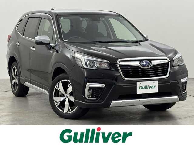 スバル フォレスター ハイブリッド アドバンス 福岡県 2020(令2)年 4.7万km クリスタルブラックシリカ アルパイン後席モニター　/純正８型ナビ/フルセグTV　/Ｆ．Ｓ．Ｒカメラ　/デジタルインナーミラー　/前方ドラレコ　/ETC　/アイサイト　/レーダークルーズコントロール　/コーナーセンサー　/衝突軽減ブレーキ　/レーンキープ　/ブラインドスポットモニター　/パドルシフト/ハーフレザーシート　/シートメモリー付きパワーシート　/シートヒーター　/ステアリングヒーター　/パワーバックドア　/純正１８インチアルミホイール　/ＬＥＤヘッドライト
