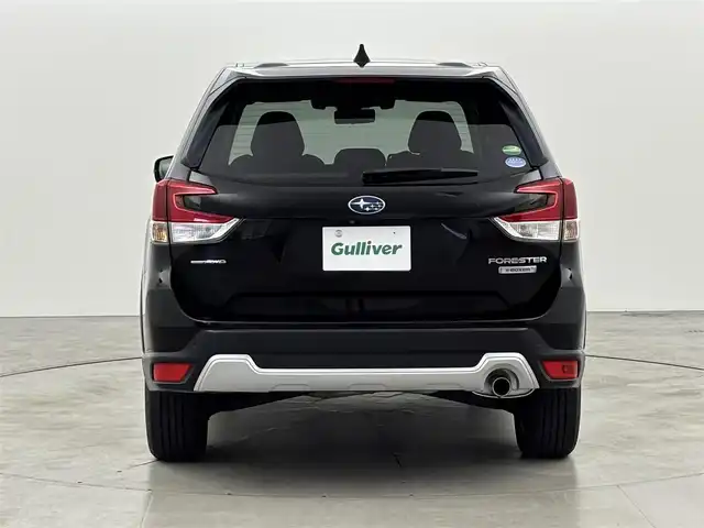 スバル フォレスター ハイブリッド アドバンス 福岡県 2020(令2)年 4.7万km クリスタルブラックシリカ アルパイン後席モニター　/純正８型ナビ/フルセグTV　/Ｆ．Ｓ．Ｒカメラ　/デジタルインナーミラー　/前方ドラレコ　/ETC　/アイサイト　/レーダークルーズコントロール　/コーナーセンサー　/衝突軽減ブレーキ　/レーンキープ　/ブラインドスポットモニター　/パドルシフト/ハーフレザーシート　/シートメモリー付きパワーシート　/シートヒーター　/ステアリングヒーター　/パワーバックドア　/純正１８インチアルミホイール　/ＬＥＤヘッドライト