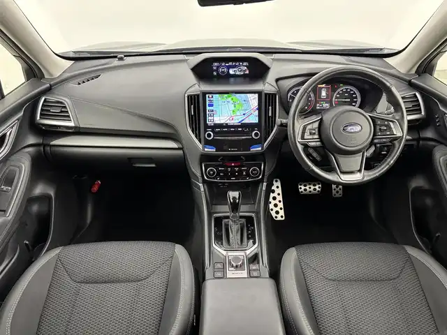 スバル フォレスター ハイブリッド アドバンス 福岡県 2020(令2)年 4.7万km クリスタルブラックシリカ アルパイン後席モニター　/純正８型ナビ/フルセグTV　/Ｆ．Ｓ．Ｒカメラ　/デジタルインナーミラー　/前方ドラレコ　/ETC　/アイサイト　/レーダークルーズコントロール　/コーナーセンサー　/衝突軽減ブレーキ　/レーンキープ　/ブラインドスポットモニター　/パドルシフト/ハーフレザーシート　/シートメモリー付きパワーシート　/シートヒーター　/ステアリングヒーター　/パワーバックドア　/純正１８インチアルミホイール　/ＬＥＤヘッドライト