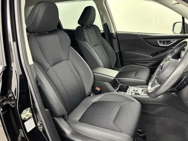 スバル フォレスター ハイブリッド アドバンス 福岡県 2020(令2)年 4.7万km クリスタルブラックシリカ アルパイン後席モニター　/純正８型ナビ/フルセグTV　/Ｆ．Ｓ．Ｒカメラ　/デジタルインナーミラー　/前方ドラレコ　/ETC　/アイサイト　/レーダークルーズコントロール　/コーナーセンサー　/衝突軽減ブレーキ　/レーンキープ　/ブラインドスポットモニター　/パドルシフト/ハーフレザーシート　/シートメモリー付きパワーシート　/シートヒーター　/ステアリングヒーター　/パワーバックドア　/純正１８インチアルミホイール　/ＬＥＤヘッドライト