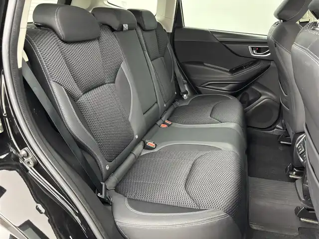 スバル フォレスター ハイブリッド アドバンス 福岡県 2020(令2)年 4.7万km クリスタルブラックシリカ アルパイン後席モニター　/純正８型ナビ/フルセグTV　/Ｆ．Ｓ．Ｒカメラ　/デジタルインナーミラー　/前方ドラレコ　/ETC　/アイサイト　/レーダークルーズコントロール　/コーナーセンサー　/衝突軽減ブレーキ　/レーンキープ　/ブラインドスポットモニター　/パドルシフト/ハーフレザーシート　/シートメモリー付きパワーシート　/シートヒーター　/ステアリングヒーター　/パワーバックドア　/純正１８インチアルミホイール　/ＬＥＤヘッドライト