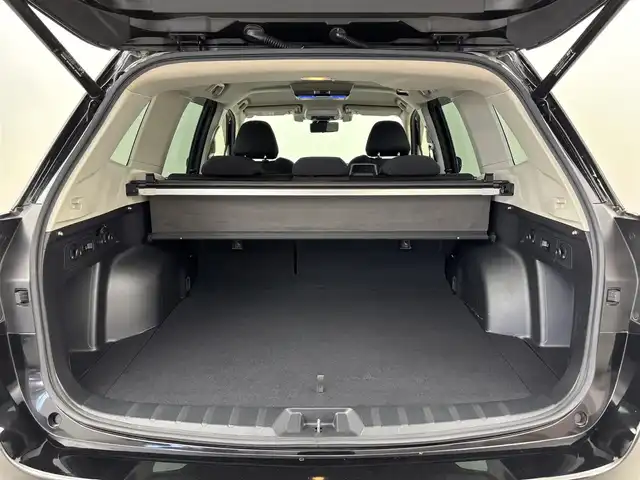 スバル フォレスター ハイブリッド アドバンス 福岡県 2020(令2)年 4.7万km クリスタルブラックシリカ アルパイン後席モニター　/純正８型ナビ/フルセグTV　/Ｆ．Ｓ．Ｒカメラ　/デジタルインナーミラー　/前方ドラレコ　/ETC　/アイサイト　/レーダークルーズコントロール　/コーナーセンサー　/衝突軽減ブレーキ　/レーンキープ　/ブラインドスポットモニター　/パドルシフト/ハーフレザーシート　/シートメモリー付きパワーシート　/シートヒーター　/ステアリングヒーター　/パワーバックドア　/純正１８インチアルミホイール　/ＬＥＤヘッドライト