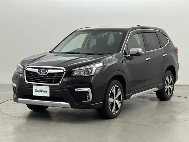 スバル フォレスター ハイブリッド アドバンス 福岡県 2020(令2)年 4.7万km クリスタルブラックシリカ アルパイン後席モニター　/純正８型ナビ/フルセグTV　/Ｆ．Ｓ．Ｒカメラ　/デジタルインナーミラー　/前方ドラレコ　/ETC　/アイサイト　/レーダークルーズコントロール　/コーナーセンサー　/衝突軽減ブレーキ　/レーンキープ　/ブラインドスポットモニター　/パドルシフト/ハーフレザーシート　/シートメモリー付きパワーシート　/シートヒーター　/ステアリングヒーター　/パワーバックドア　/純正１８インチアルミホイール　/ＬＥＤヘッドライト