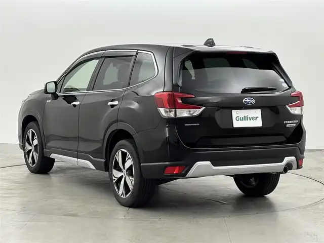 スバル フォレスター ハイブリッド アドバンス 福岡県 2020(令2)年 4.7万km クリスタルブラックシリカ アルパイン後席モニター　/純正８型ナビ/フルセグTV　/Ｆ．Ｓ．Ｒカメラ　/デジタルインナーミラー　/前方ドラレコ　/ETC　/アイサイト　/レーダークルーズコントロール　/コーナーセンサー　/衝突軽減ブレーキ　/レーンキープ　/ブラインドスポットモニター　/パドルシフト/ハーフレザーシート　/シートメモリー付きパワーシート　/シートヒーター　/ステアリングヒーター　/パワーバックドア　/純正１８インチアルミホイール　/ＬＥＤヘッドライト