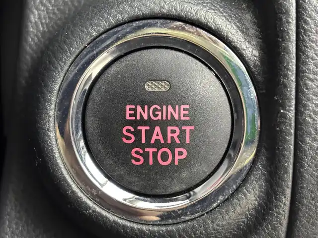 スバル フォレスター ハイブリッド アドバンス 福岡県 2020(令2)年 4.7万km クリスタルブラックシリカ アルパイン後席モニター　/純正８型ナビ/フルセグTV　/Ｆ．Ｓ．Ｒカメラ　/デジタルインナーミラー　/前方ドラレコ　/ETC　/アイサイト　/レーダークルーズコントロール　/コーナーセンサー　/衝突軽減ブレーキ　/レーンキープ　/ブラインドスポットモニター　/パドルシフト/ハーフレザーシート　/シートメモリー付きパワーシート　/シートヒーター　/ステアリングヒーター　/パワーバックドア　/純正１８インチアルミホイール　/ＬＥＤヘッドライト