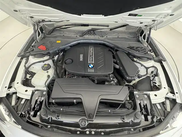 ＢＭＷ ３２０ｄ ラグジュアリー 滋賀県 2015(平27)年 5.1万km パール 純正8.8インチナビ　Bluetooth/AUX/DVD/CD/ビルトインETC/ドライブレコーダー/バックカメラ/追従クルーズコントロール/パワーシート/メモリーシート/ステアリングスイッチ/MTモード付AT/リアソナー/電動格納ミラー/HIDヘッドライト/プッシュスタート/スマートキー