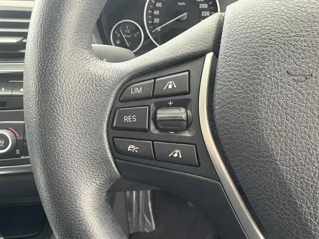 ＢＭＷ ３２０ｄ ラグジュアリー 滋賀県 2015(平27)年 5.1万km パール 純正8.8インチナビ　Bluetooth/AUX/DVD/CD/ビルトインETC/ドライブレコーダー/バックカメラ/追従クルーズコントロール/パワーシート/メモリーシート/ステアリングスイッチ/MTモード付AT/リアソナー/電動格納ミラー/HIDヘッドライト/プッシュスタート/スマートキー