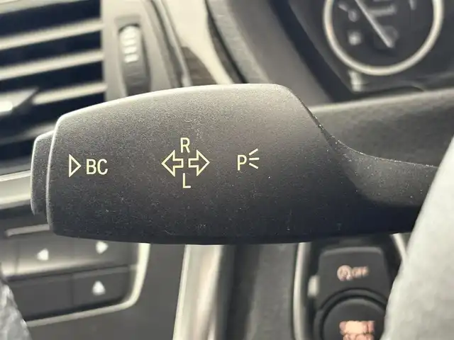 ＢＭＷ ３２０ｄ ラグジュアリー 滋賀県 2015(平27)年 5.1万km パール 純正8.8インチナビ　Bluetooth/AUX/DVD/CD/ビルトインETC/ドライブレコーダー/バックカメラ/追従クルーズコントロール/パワーシート/メモリーシート/ステアリングスイッチ/MTモード付AT/リアソナー/電動格納ミラー/HIDヘッドライト/プッシュスタート/スマートキー