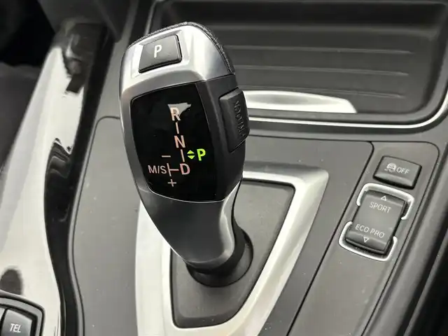 ＢＭＷ ３２０ｄ ラグジュアリー 滋賀県 2015(平27)年 5.1万km パール 純正8.8インチナビ　Bluetooth/AUX/DVD/CD/ビルトインETC/ドライブレコーダー/バックカメラ/追従クルーズコントロール/パワーシート/メモリーシート/ステアリングスイッチ/MTモード付AT/リアソナー/電動格納ミラー/HIDヘッドライト/プッシュスタート/スマートキー