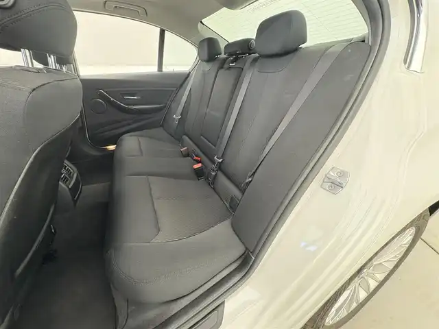 ＢＭＷ ３２０ｄ ラグジュアリー 滋賀県 2015(平27)年 5.1万km パール 純正8.8インチナビ　Bluetooth/AUX/DVD/CD/ビルトインETC/ドライブレコーダー/バックカメラ/追従クルーズコントロール/パワーシート/メモリーシート/ステアリングスイッチ/MTモード付AT/リアソナー/電動格納ミラー/HIDヘッドライト/プッシュスタート/スマートキー