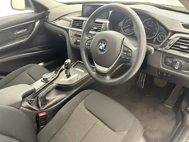 ＢＭＷ ３２０ｄ ラグジュアリー 滋賀県 2015(平27)年 5.1万km パール 純正8.8インチナビ　Bluetooth/AUX/DVD/CD/ビルトインETC/ドライブレコーダー/バックカメラ/追従クルーズコントロール/パワーシート/メモリーシート/ステアリングスイッチ/MTモード付AT/リアソナー/電動格納ミラー/HIDヘッドライト/プッシュスタート/スマートキー