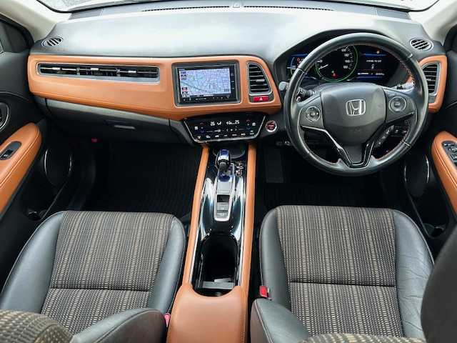 ホンダ ヴェゼル ハイブリッド Z 東京都 2015(平27)年 3.2万km ホワイトオーキッドパール ワンオーナー/純正メモリナビ/AM/FM/CD/DVD/BT/フルセグ/ 『VXM-155VFi』/バックカメラ/シティブレーキアクティブシステム/クルーズコントロール/パドルシフト/DN席シートヒーター/LEDヘッドライト/ドライブレコーダー/ETC/トノカバー/純正フロアマット/スペアキー×1/保証書/取扱説明書