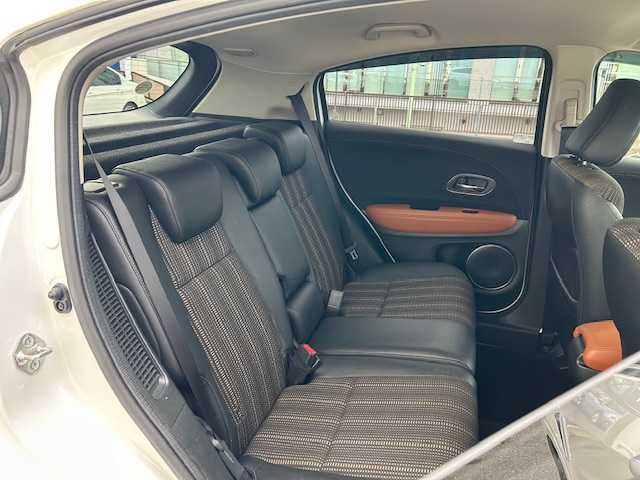 ホンダ ヴェゼル ハイブリッド Z 東京都 2015(平27)年 3.2万km ホワイトオーキッドパール ワンオーナー/純正メモリナビ/AM/FM/CD/DVD/BT/フルセグ/ 『VXM-155VFi』/バックカメラ/シティブレーキアクティブシステム/クルーズコントロール/パドルシフト/DN席シートヒーター/LEDヘッドライト/ドライブレコーダー/ETC/トノカバー/純正フロアマット/スペアキー×1/保証書/取扱説明書