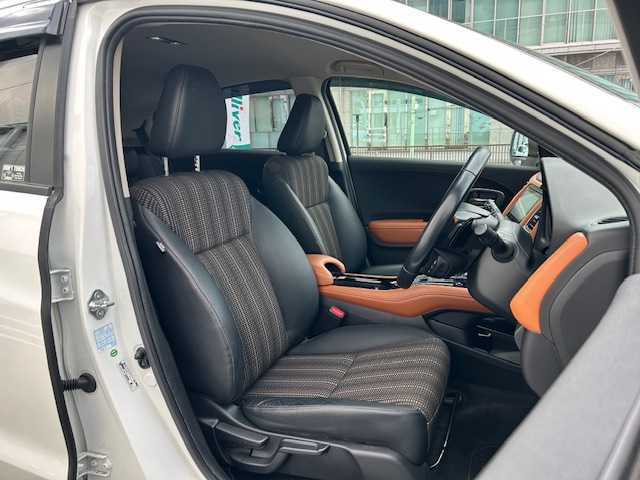 ホンダ ヴェゼル ハイブリッド Z 東京都 2015(平27)年 3.2万km ホワイトオーキッドパール ワンオーナー/純正メモリナビ/AM/FM/CD/DVD/BT/フルセグ/ 『VXM-155VFi』/バックカメラ/シティブレーキアクティブシステム/クルーズコントロール/パドルシフト/DN席シートヒーター/LEDヘッドライト/ドライブレコーダー/ETC/トノカバー/純正フロアマット/スペアキー×1/保証書/取扱説明書