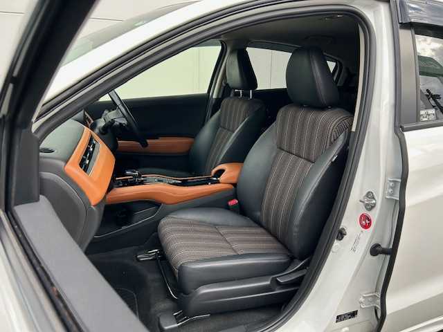 ホンダ ヴェゼル ハイブリッド Z 東京都 2015(平27)年 3.2万km ホワイトオーキッドパール ワンオーナー/純正メモリナビ/AM/FM/CD/DVD/BT/フルセグ/ 『VXM-155VFi』/バックカメラ/シティブレーキアクティブシステム/クルーズコントロール/パドルシフト/DN席シートヒーター/LEDヘッドライト/ドライブレコーダー/ETC/トノカバー/純正フロアマット/スペアキー×1/保証書/取扱説明書