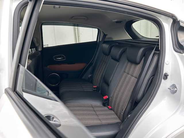 ホンダ ヴェゼル ハイブリッド Z 東京都 2015(平27)年 3.2万km ホワイトオーキッドパール ワンオーナー/純正メモリナビ/AM/FM/CD/DVD/BT/フルセグ/ 『VXM-155VFi』/バックカメラ/シティブレーキアクティブシステム/クルーズコントロール/パドルシフト/DN席シートヒーター/LEDヘッドライト/ドライブレコーダー/ETC/トノカバー/純正フロアマット/スペアキー×1/保証書/取扱説明書