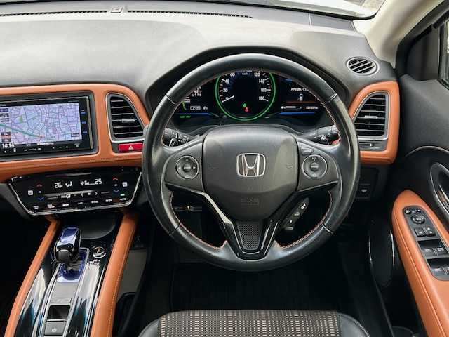 ホンダ ヴェゼル ハイブリッド Z 東京都 2015(平27)年 3.2万km ホワイトオーキッドパール ワンオーナー/純正メモリナビ/AM/FM/CD/DVD/BT/フルセグ/ 『VXM-155VFi』/バックカメラ/シティブレーキアクティブシステム/クルーズコントロール/パドルシフト/DN席シートヒーター/LEDヘッドライト/ドライブレコーダー/ETC/トノカバー/純正フロアマット/スペアキー×1/保証書/取扱説明書