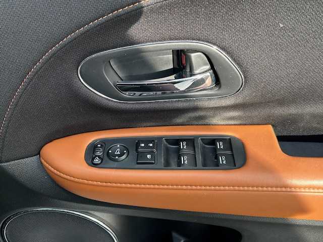 ホンダ ヴェゼル ハイブリッド Z 東京都 2015(平27)年 3.2万km ホワイトオーキッドパール ワンオーナー/純正メモリナビ/AM/FM/CD/DVD/BT/フルセグ/ 『VXM-155VFi』/バックカメラ/シティブレーキアクティブシステム/クルーズコントロール/パドルシフト/DN席シートヒーター/LEDヘッドライト/ドライブレコーダー/ETC/トノカバー/純正フロアマット/スペアキー×1/保証書/取扱説明書