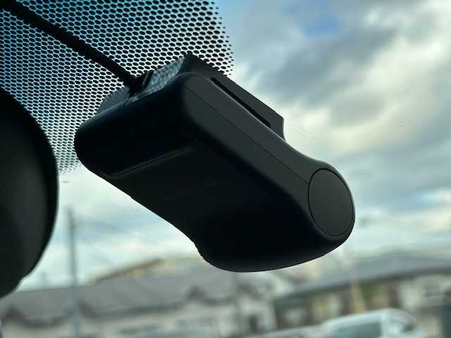 ホンダ ヴェゼル ハイブリッド Z 東京都 2015(平27)年 3.2万km ホワイトオーキッドパール ワンオーナー/純正メモリナビ/AM/FM/CD/DVD/BT/フルセグ/ 『VXM-155VFi』/バックカメラ/シティブレーキアクティブシステム/クルーズコントロール/パドルシフト/DN席シートヒーター/LEDヘッドライト/ドライブレコーダー/ETC/トノカバー/純正フロアマット/スペアキー×1/保証書/取扱説明書