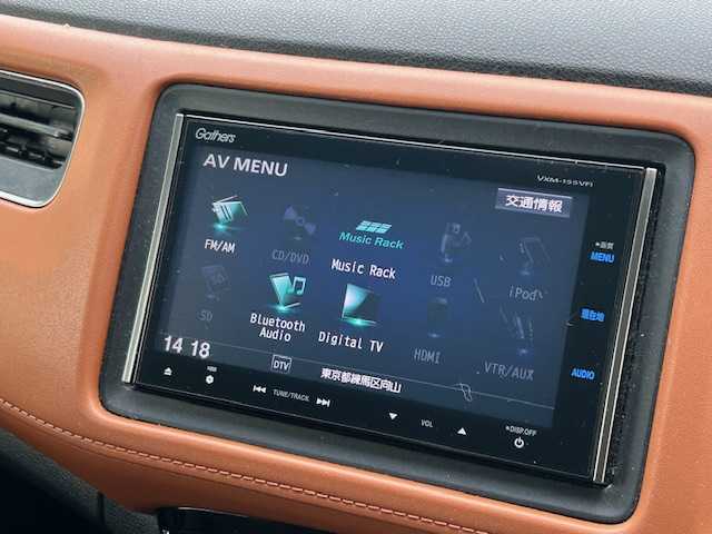 ホンダ ヴェゼル ハイブリッド Z 東京都 2015(平27)年 3.2万km ホワイトオーキッドパール ワンオーナー/純正メモリナビ/AM/FM/CD/DVD/BT/フルセグ/ 『VXM-155VFi』/バックカメラ/シティブレーキアクティブシステム/クルーズコントロール/パドルシフト/DN席シートヒーター/LEDヘッドライト/ドライブレコーダー/ETC/トノカバー/純正フロアマット/スペアキー×1/保証書/取扱説明書