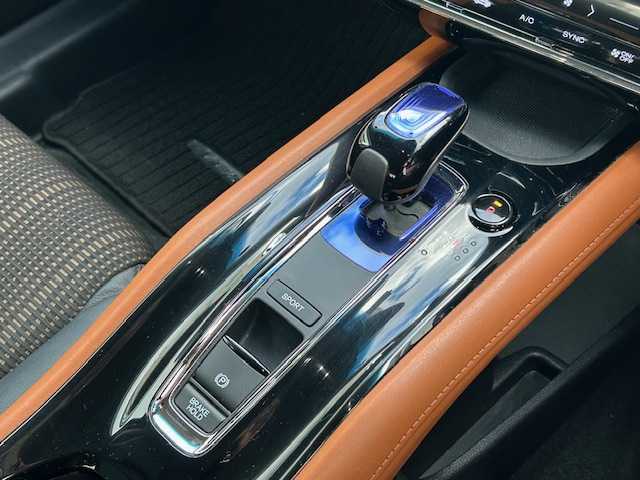 ホンダ ヴェゼル ハイブリッド Z 東京都 2015(平27)年 3.2万km ホワイトオーキッドパール ワンオーナー/純正メモリナビ/AM/FM/CD/DVD/BT/フルセグ/ 『VXM-155VFi』/バックカメラ/シティブレーキアクティブシステム/クルーズコントロール/パドルシフト/DN席シートヒーター/LEDヘッドライト/ドライブレコーダー/ETC/トノカバー/純正フロアマット/スペアキー×1/保証書/取扱説明書