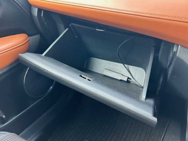 ホンダ ヴェゼル ハイブリッド Z 東京都 2015(平27)年 3.2万km ホワイトオーキッドパール ワンオーナー/純正メモリナビ/AM/FM/CD/DVD/BT/フルセグ/ 『VXM-155VFi』/バックカメラ/シティブレーキアクティブシステム/クルーズコントロール/パドルシフト/DN席シートヒーター/LEDヘッドライト/ドライブレコーダー/ETC/トノカバー/純正フロアマット/スペアキー×1/保証書/取扱説明書