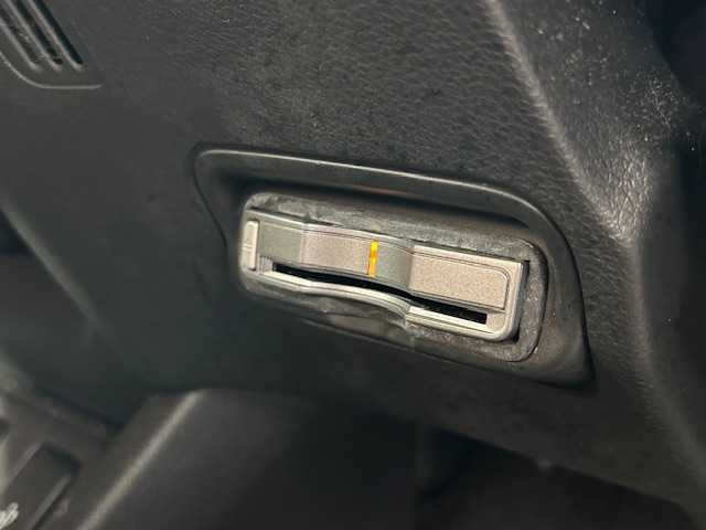 ホンダ ヴェゼル ハイブリッド Z 東京都 2015(平27)年 3.2万km ホワイトオーキッドパール ワンオーナー/純正メモリナビ/AM/FM/CD/DVD/BT/フルセグ/ 『VXM-155VFi』/バックカメラ/シティブレーキアクティブシステム/クルーズコントロール/パドルシフト/DN席シートヒーター/LEDヘッドライト/ドライブレコーダー/ETC/トノカバー/純正フロアマット/スペアキー×1/保証書/取扱説明書