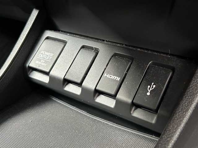 ホンダ ヴェゼル ハイブリッド Z 東京都 2015(平27)年 3.2万km ホワイトオーキッドパール ワンオーナー/純正メモリナビ/AM/FM/CD/DVD/BT/フルセグ/ 『VXM-155VFi』/バックカメラ/シティブレーキアクティブシステム/クルーズコントロール/パドルシフト/DN席シートヒーター/LEDヘッドライト/ドライブレコーダー/ETC/トノカバー/純正フロアマット/スペアキー×1/保証書/取扱説明書